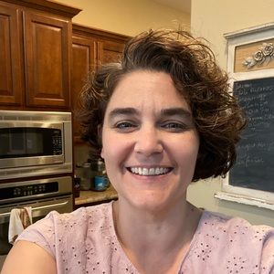 Meet your Posher, Lara